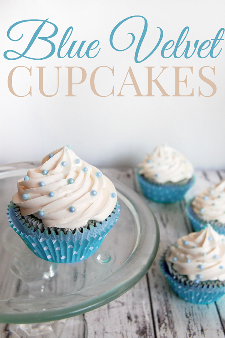Amazing Blue Velvet Cupcakes with easy Vanilla Buttercream Frosting #Recipe #Cupcakes