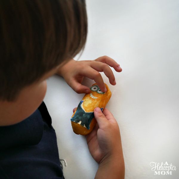Twinkies Minion Decorating Kits - Easy and fun for kids!