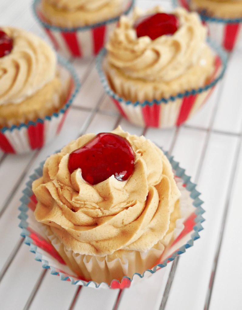 Peanut Butter & Jelly Cupcakes - so easy and they taste amazing!